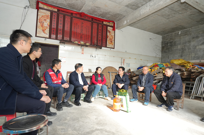 曾志羽校长带队到杏吧视频
定点帮扶村马山县里当瑶族乡龙琴村开展乡村振兴调研慰问 第 1 张