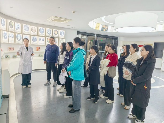 以廉促干 以干践廉——口腔综合科党支部到杏吧视频
生命科学馆开展主题党日活动 第 2 张