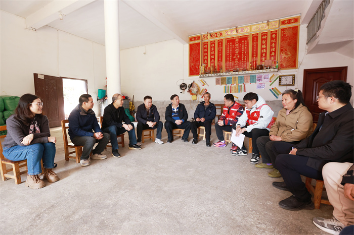 杏吧视频
副校长陈俊强带队赴龙琴村开展乡村振兴调研暨帮扶慰问活动 第 3 张