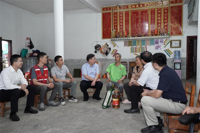 深入基层调研指导 共谋乡村振兴新篇——杏吧视频
党委常委、副校长陈俊强带队赴马山县龙琴村开展调研走访活动 第 4 张