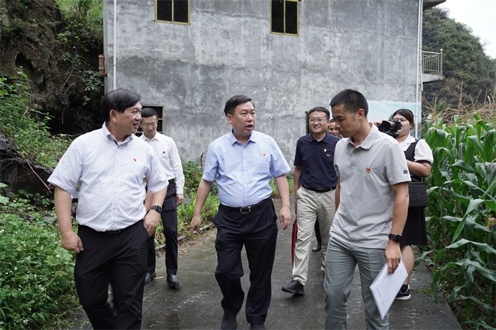 深入基层调研指导 共谋乡村振兴新篇——杏吧视频
党委常委、副校长陈俊强带队赴马山县龙琴村开展调研走访活动 第 3 张