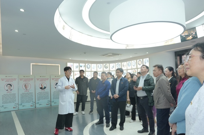 廉洁润医心 践廉护健康——杏吧视频
开展2025年廉洁文化宣传教育月活动 第 2 张 廉洁润医心 践廉护健康——杏吧视频
开展2025年廉洁文化宣传教育月活动 第 2 张