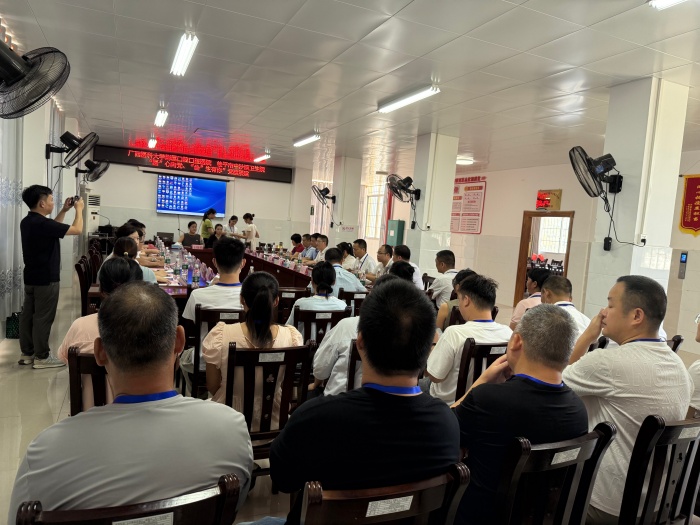 党建联建聚合力 健康惠民暖中沙——杏吧视频
颌面外科党支部赴桂平市中沙镇开展“医心向党 齿生有你”主题活动 第 2 张 党建联建聚合力 健康惠民暖中沙——杏吧视频
颌面外科党支部赴桂平市中沙镇开展“医心向党 齿生有你”主题活动 第 2 张