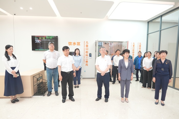 党建引领促发展 政医协同护齿健——杏吧视频
与五象新区规划建设管委会多个党支部开展党建联建活动 第 1 张