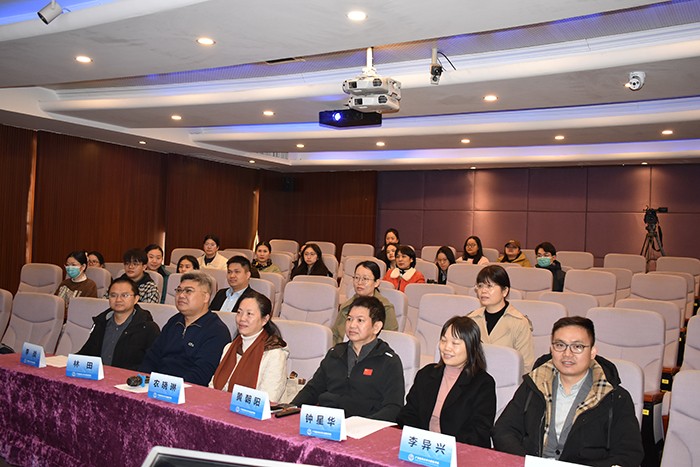 口腔全科新技术联合应用学习班在杏吧视频
成功举办 第 1 张