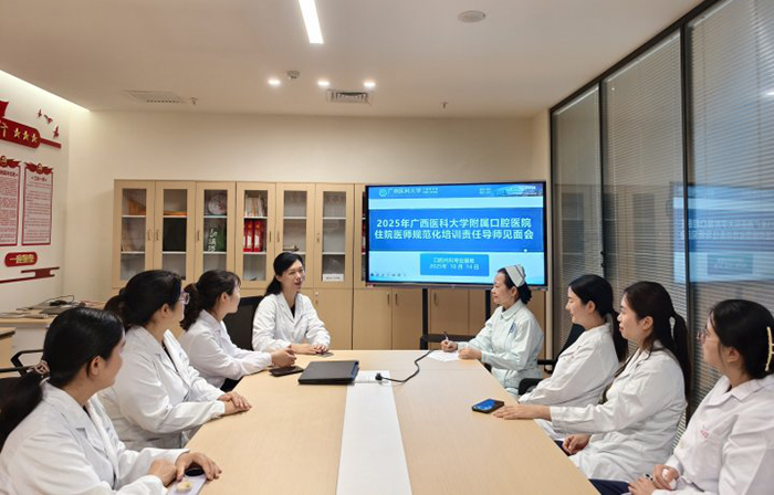 导师领航 同心育才——杏吧视频
2025级住培责任导师见面会顺利举行 第 1 张 导师领航 同心育才——杏吧视频
2025级住培责任导师见面会顺利举行 第 1 张