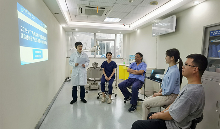 导师领航 同心育才——杏吧视频
2025级住培责任导师见面会顺利举行 第 4 张 导师领航 同心育才——杏吧视频
2025级住培责任导师见面会顺利举行 第 4 张